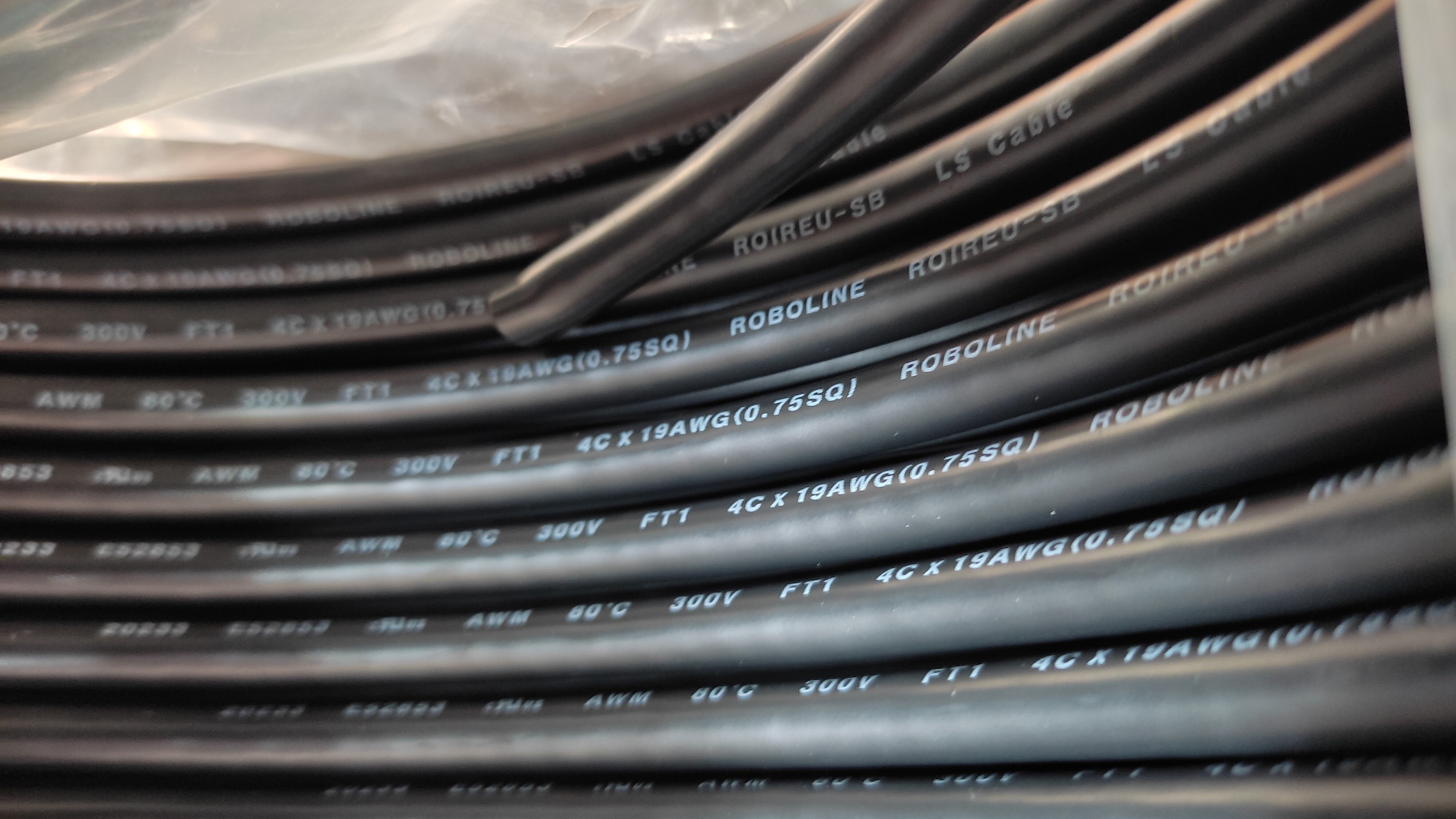 ROiREU-SB_4Cx19AWG_4.jpg