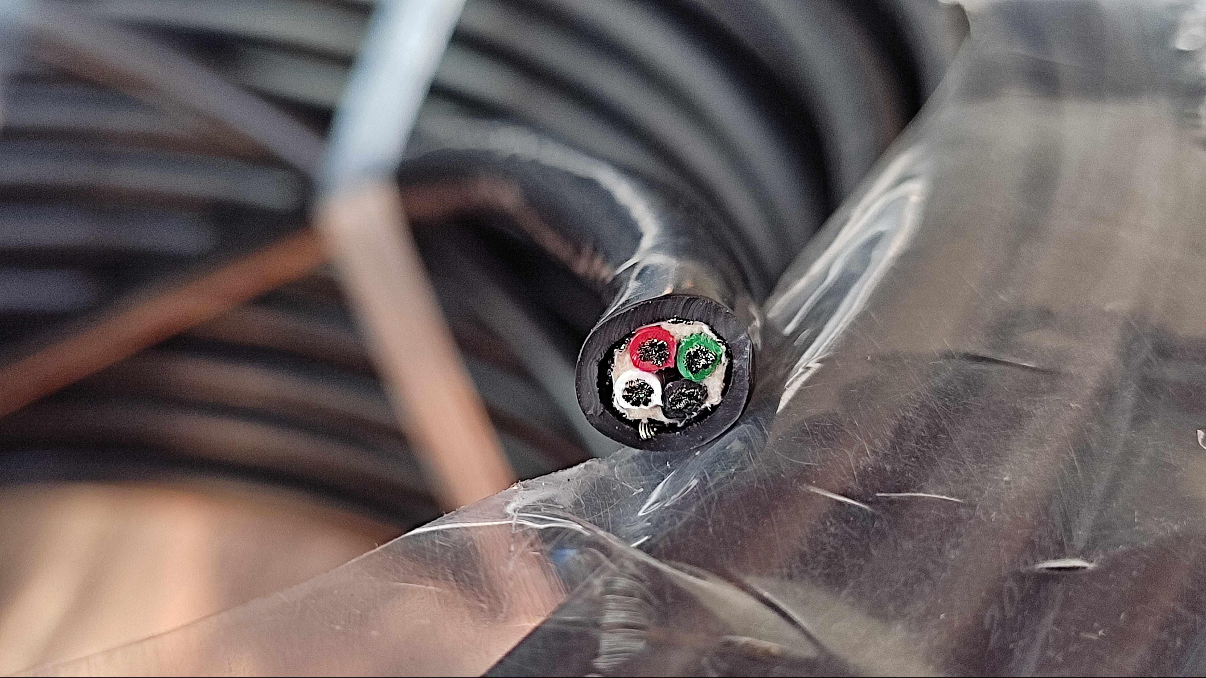 ROiREU-SB_4Cx19AWG_2.jpg