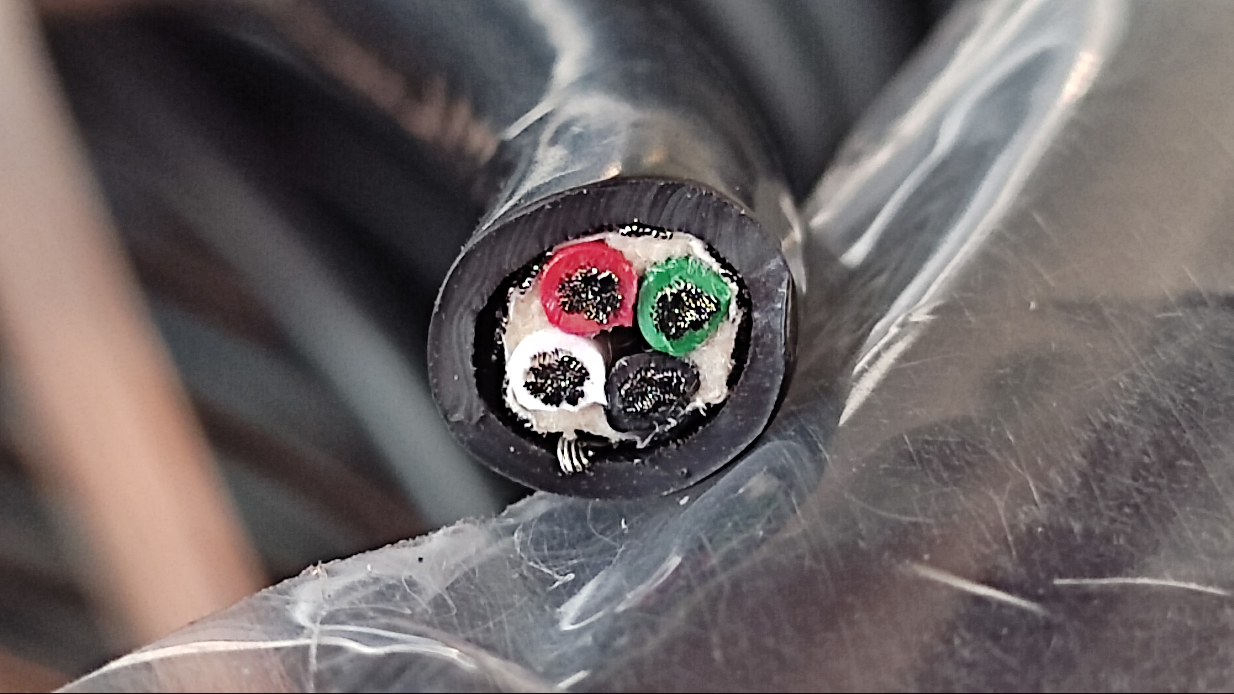 ROiREU-SB_4Cx19AWG_3.jpg