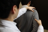 올바른 습관으로 오십견을 예방하자