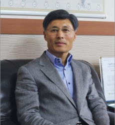 수직형 사출성형기의 선두주자, (주)대경유압