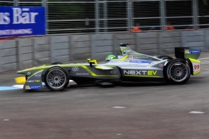 헨켈, NEXTEV TCR 팀의 첫 포뮬러E 시즌 종료 축하