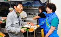 현대삼호重 직원 부인들 초복 맞아 삼계탕 배식 지원!