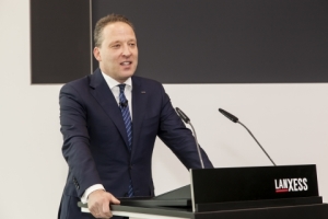 랑세스, 3분기 실적 호조로 기업전망 추가 상향 조정