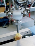 크림 빵의 속을 채우는 로봇이 제빵의 자동화된 제조를 능률화하다, BECKHOFF