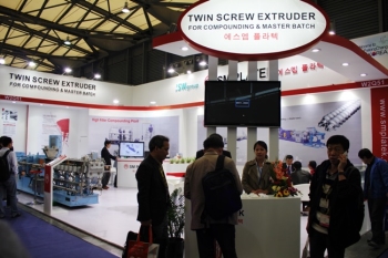 (주)에스엠플라텍, 컴파운드용 이축혼련압출기 시장에서 세계 1위 기업으로 발돋움 할 것!