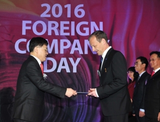 한국바스프 베른트 겔렌(Bernd Gehlen) 관리지원부문 사장, ‘2016년 외국기업의 날’ 산업포장 수상