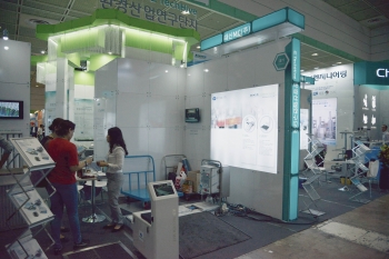 [ENVEX 2018]대신엠씨(주), 신발먼지흡입매트 선보이다
