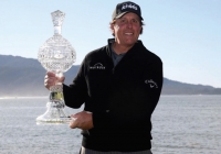 필 미켈슨, PGA 투어 ‘AT&T 페블비치 프로암’ 최다 다섯 번째 우승 타이 기록 … 통산 44승