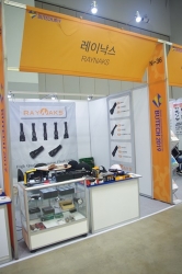 [BUTECH 2019] 아림상사, 레이낙스의 휴대용 랜턴 선보여