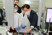 산업통상자원부 성윤모 장관, ‘슈퍼 태양전지’연구 현장 방문