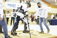영남대, 기술 적용 아이언맨 로봇 "세계 대회 1위"