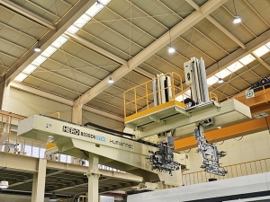 (주)휴먼텍, 초대형 취출로봇 출시! 자동차 캐리어 인서트 사출 자동화 라인에 본격 개시