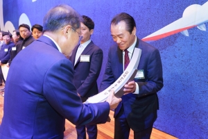 덕산코트랜, 제60회 무역의 날 ‘삼백만불 수출의 탑’ 수상