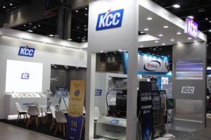 [KOREA MAT 2025] KCC, AGV·AMR 전용 바닥재 4종과 도장 로봇 ‘스마트 캔버스’ 공개