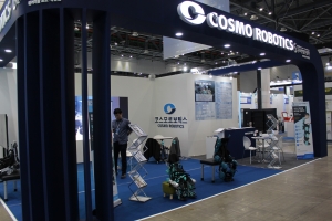 [2025 로보월드] 코스모로보틱스, 성인용 재활 웨어러블 로봇 선보여