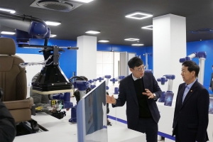 브릴스, 구윤철 부총리에 ‘로봇 솔루션’ 시연