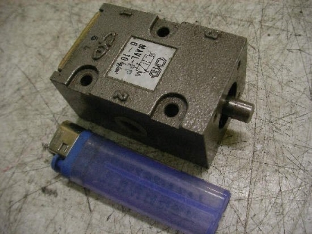 67104/ 용도미상의 유.공압제품 실린드