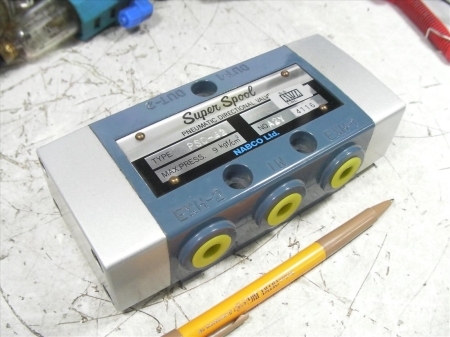 67923/ 용도미상의 공압기기