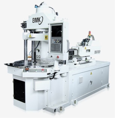 수직 사출성형기