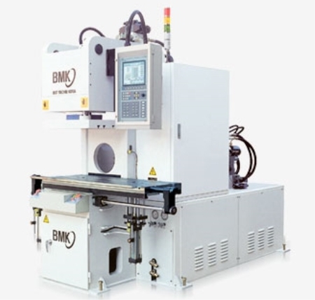 수직 사출성형기