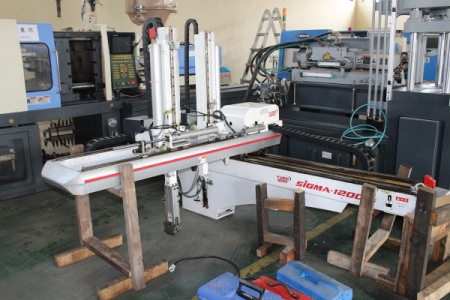 유도스타 취출로봇