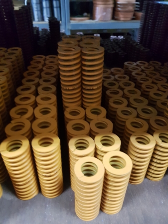 금형스프링 노랑