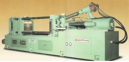 수평사출 성형기