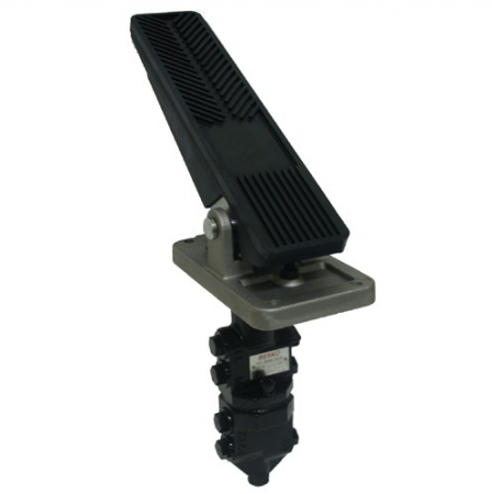 FOOT BRAKE VALVE for LOADER