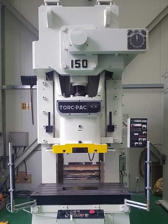 CS프레스 아마다 150톤