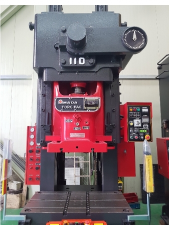 CS프레스 아마다 110톤