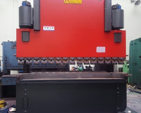 CNC 유압 절곡기