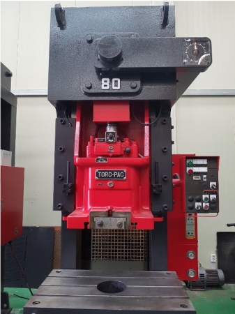 CS프레스 아마다 80톤