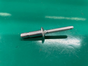 특장용 리벳