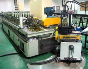 ROLL FORMING MACHINE