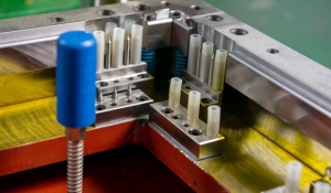 DOOR LINER PRESS DIE