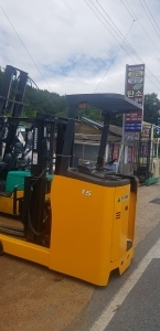 전동지게차입니다.. 리치형.