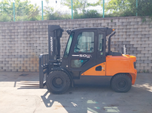 중고지게차 두산 5톤 디젤지게차 마스트 2단3M 2020년